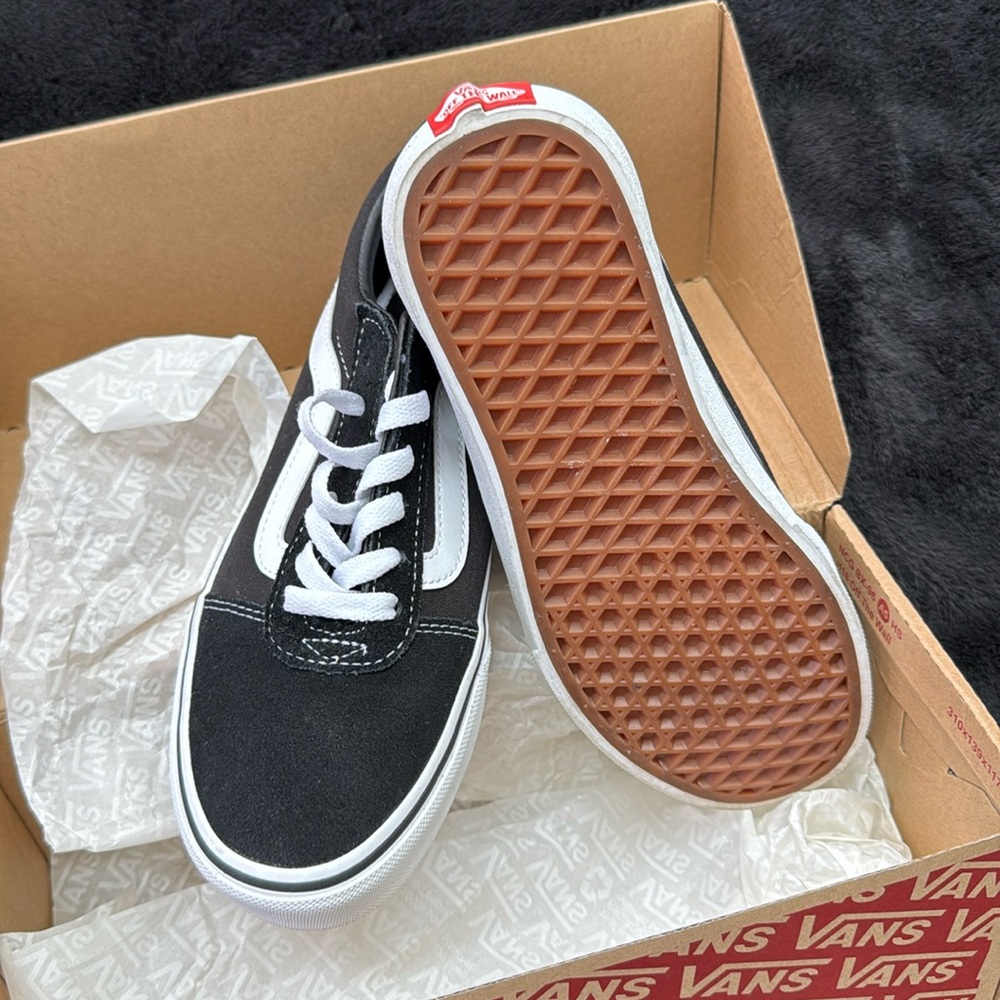Old Skool Vans. NIB 7.0